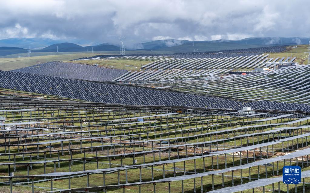 全球最大水光互补电站雅砻江柯拉光伏电站投产发电(图1)