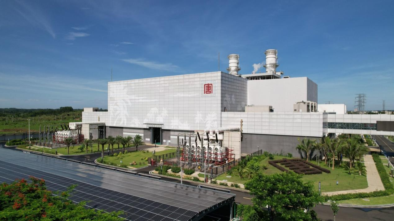 海上风电沙地光伏“撂荒地”变身清洁能源发电厂(图1)