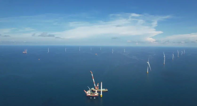 海上风电沙地光伏“撂荒地”变身清洁能源发电厂(图2)