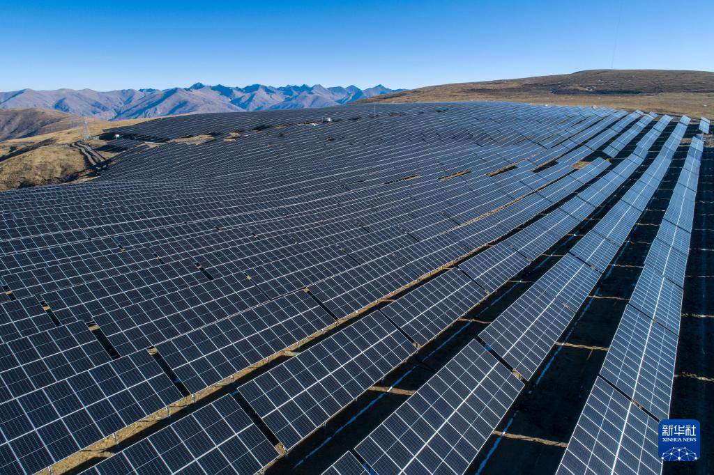 走进世界海拔最高光伏电站(图4)