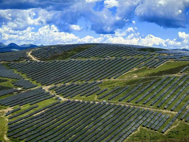 探访雅砻江柯拉一期光伏电站：云端之上的绿色奇迹(图1)