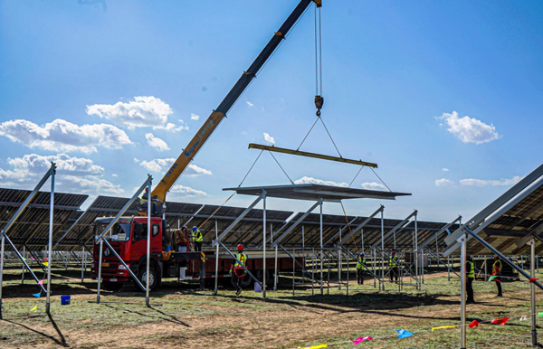 我国单体容量最大采煤沉陷区光伏基地并网发电(图2)