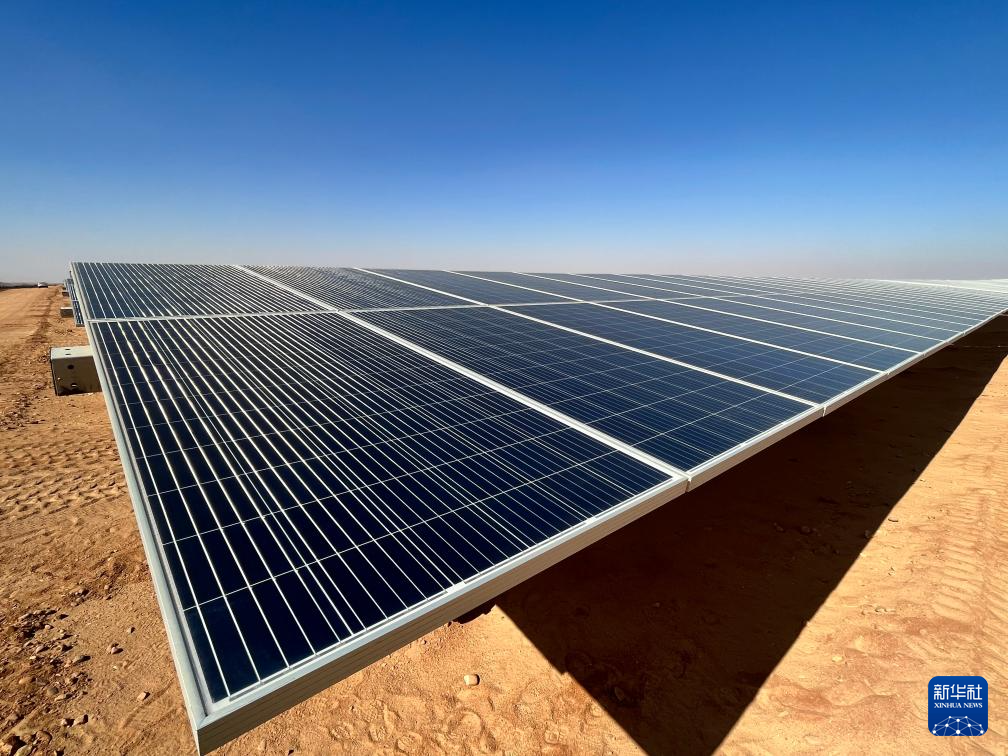 通讯丨中埃携手打造阳光美好生活——访埃及沙漠里的中国光伏企业(图1)