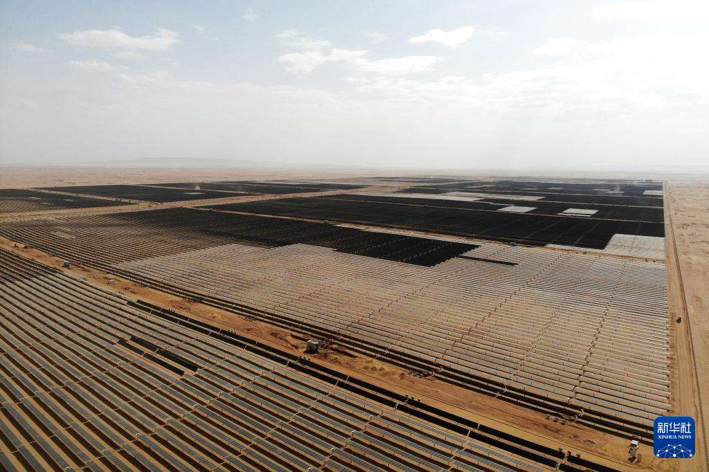 中企承建埃及500兆瓦光伏电站投入运营(图2)