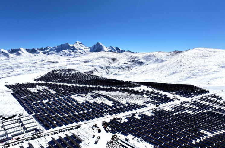 全球海拔最高光伏电站在西藏并网发电(图1)