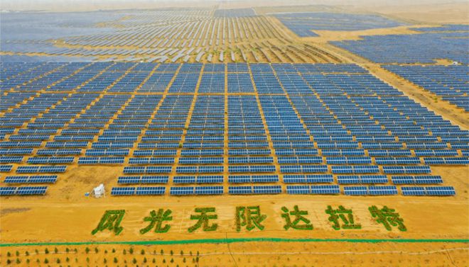 美卫星捕捉中国奇迹花115亿铺光伏板沙漠变“巨型光伏电站”(图1)