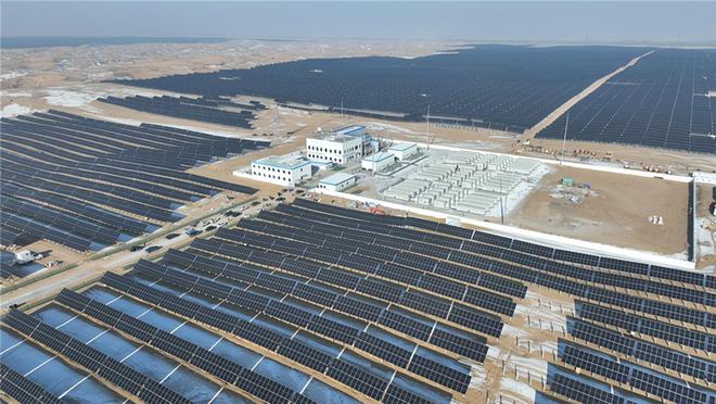 美卫星捕捉中国奇迹花115亿铺光伏板沙漠变“巨型光伏电站”(图3)