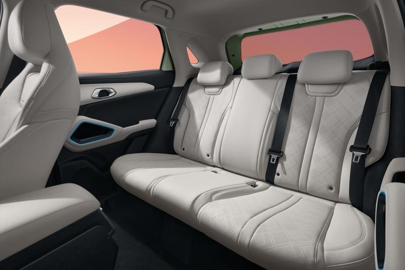 比亚迪元UP智驾版售998万起入门配高阶智驾401公里长续航(图7)