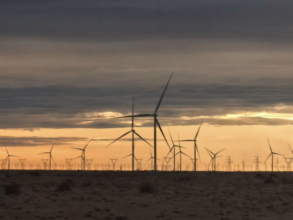 新华社：驭风逐日国家电投在疆清洁能源装机突破1700万千瓦(图2)