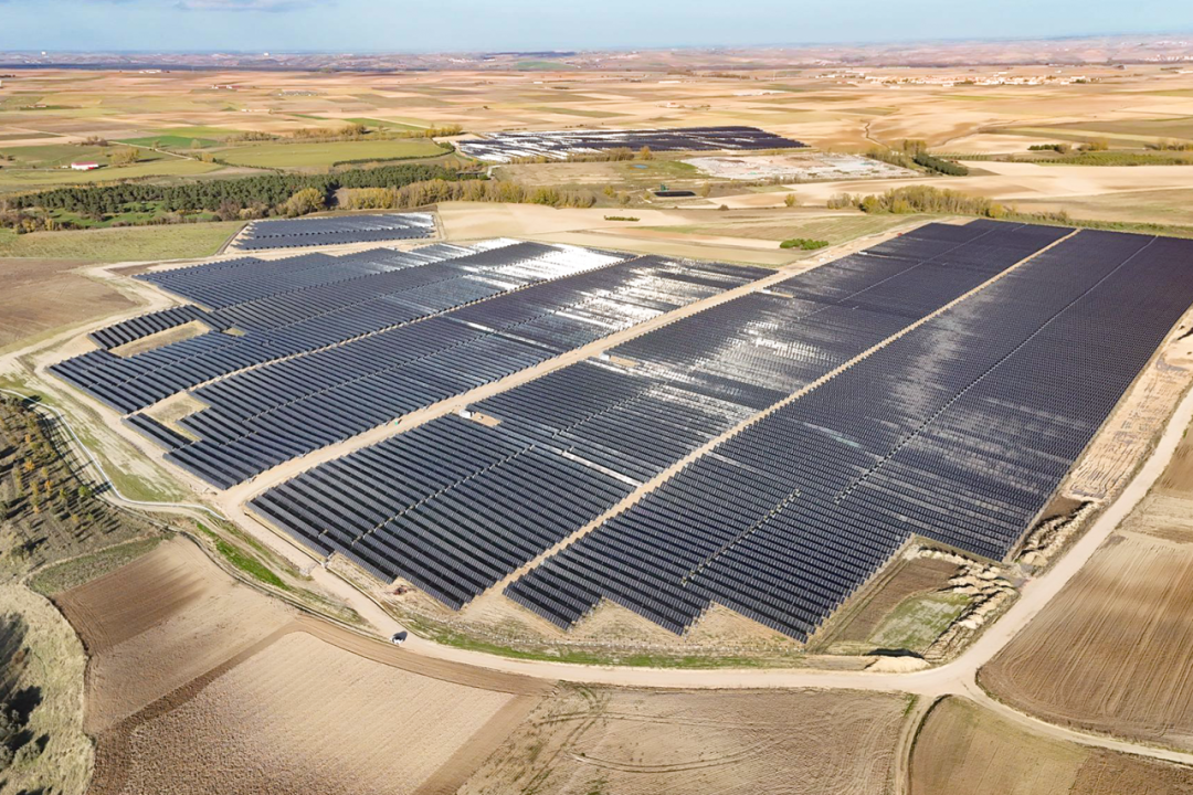 生态共融！上能电气点亮西班牙追光新地标(图1)