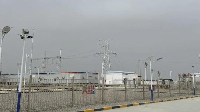 沙雅光伏治沙项目并网沙漠边缘建起清洁能源站(图1)