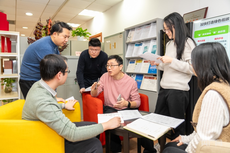 高质量发展看中国丨从医院屋顶到居民社区上海虹口以光伏实践探路“绿色”未来(图3)